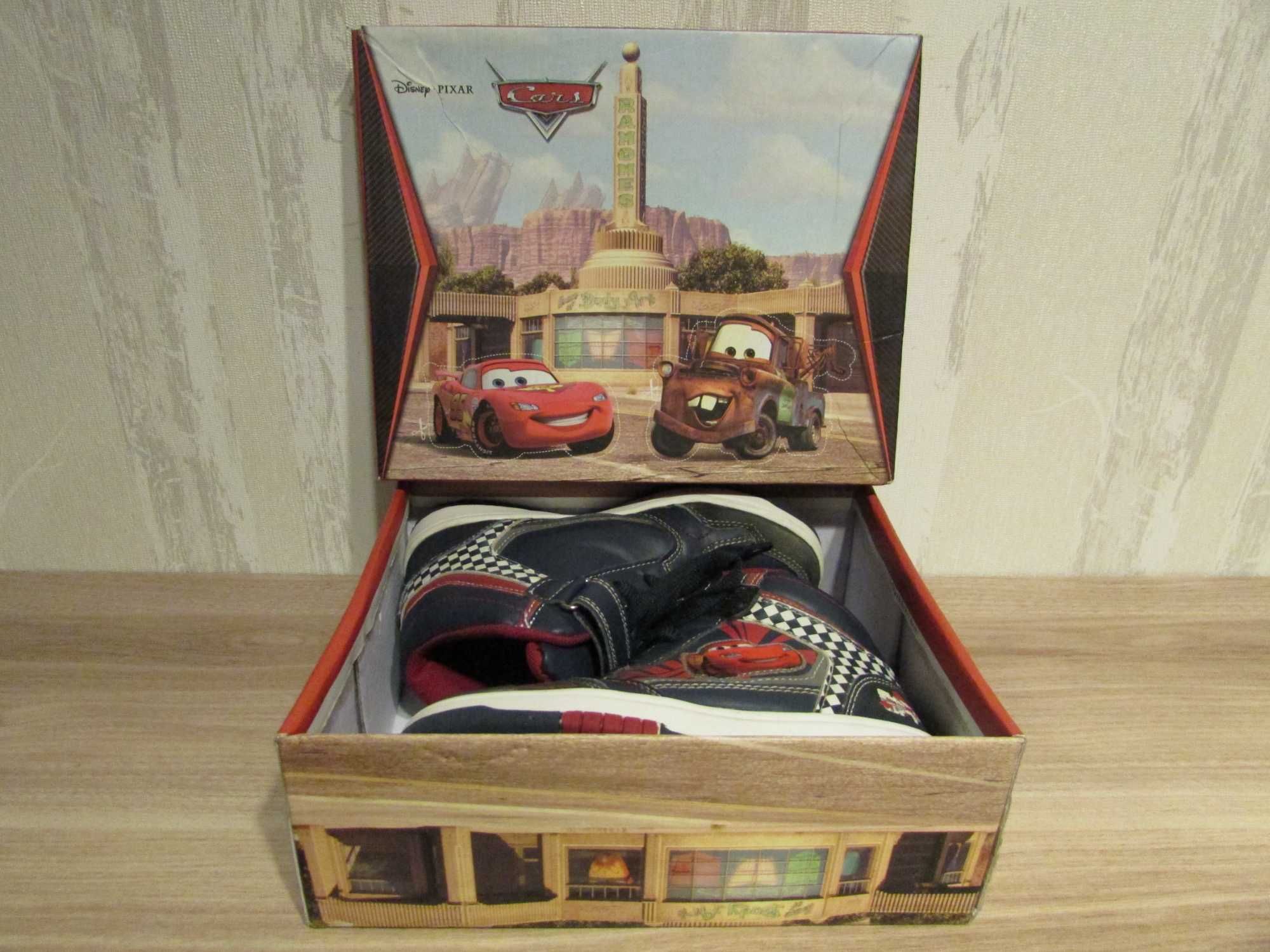 Dziecięce Buty Sportowe CCC  Roz. 29