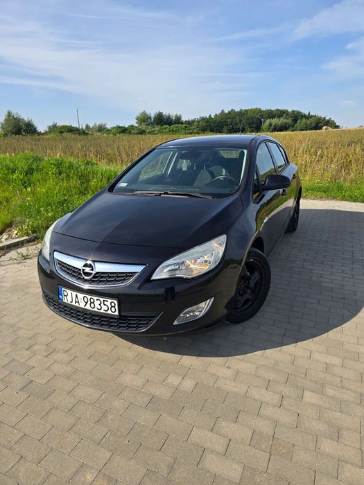 Opel Astra Opel Astra J 2010 1.4 turbo 140KM