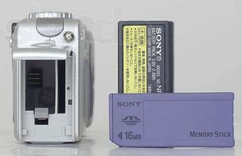 Цифровой фотоаппарат Sony