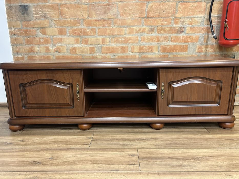 Szafka RTV z półkami