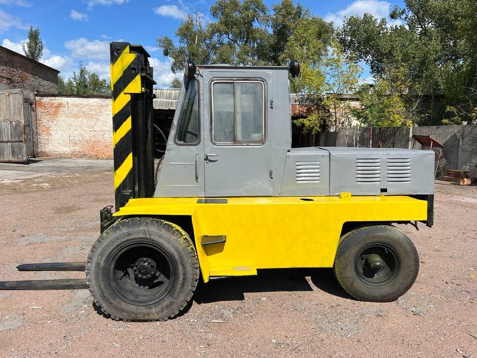 Львівський автонавантажувач, грузопідйомність 5 тонн. Бензин