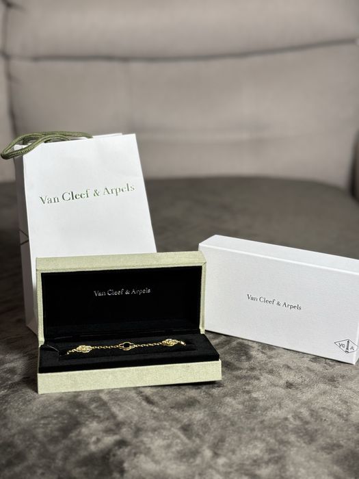 Bransoletka Van Cleff w złotym kolorze