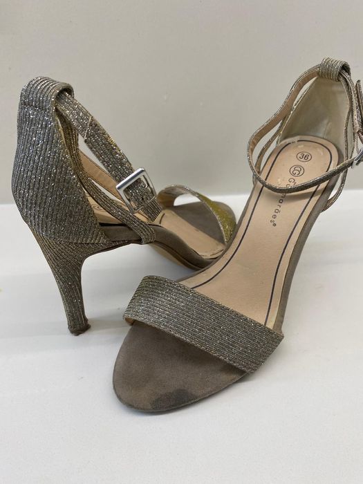 Sandálias e mala de cerimónia prateada/dourada