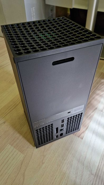 Konsola Microsoft Xbox Series X 1TB RRT-00010 + 2 pady + voucher