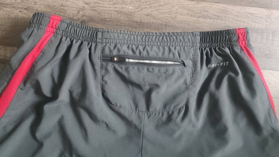 świeyne spodenki do biegania Nike running dri-fit jak nowe