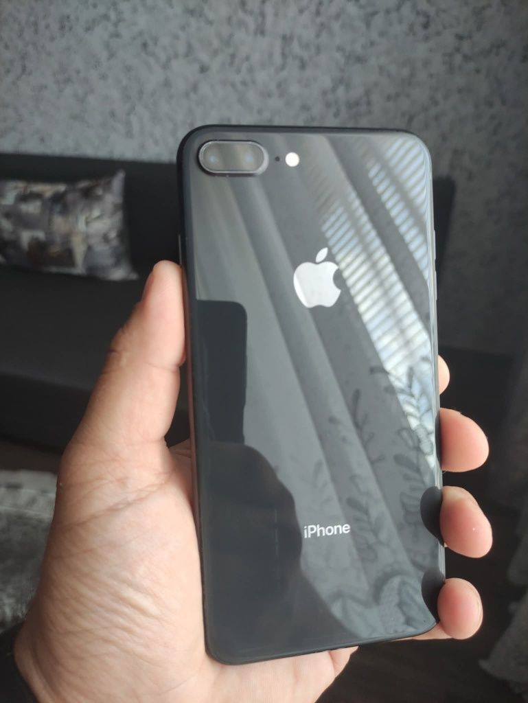 IPhone 8 plush 4/64