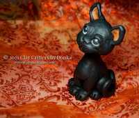 Czarny kot - figurka z modeliny, rękodzieło