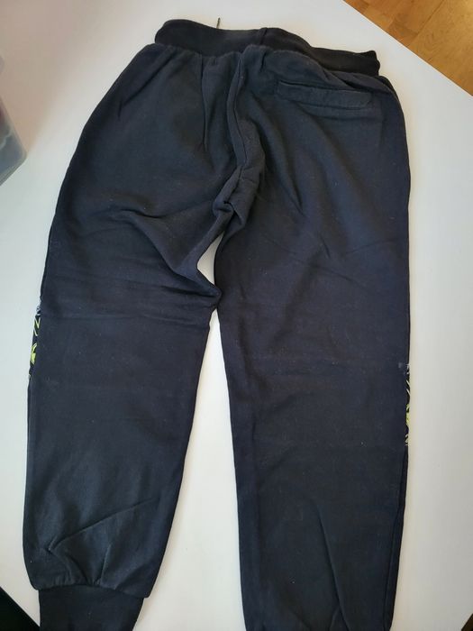 Spodnie dresowe r 146