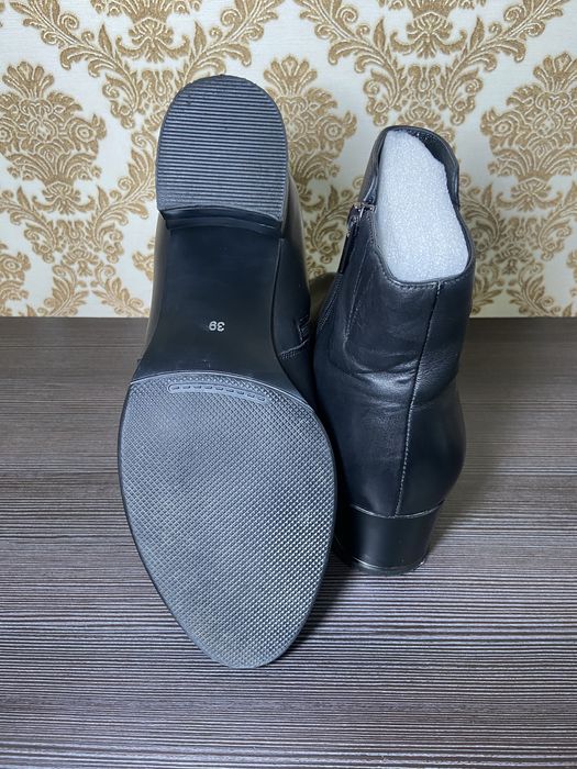 Жіночі шкіряні черевики на підборі