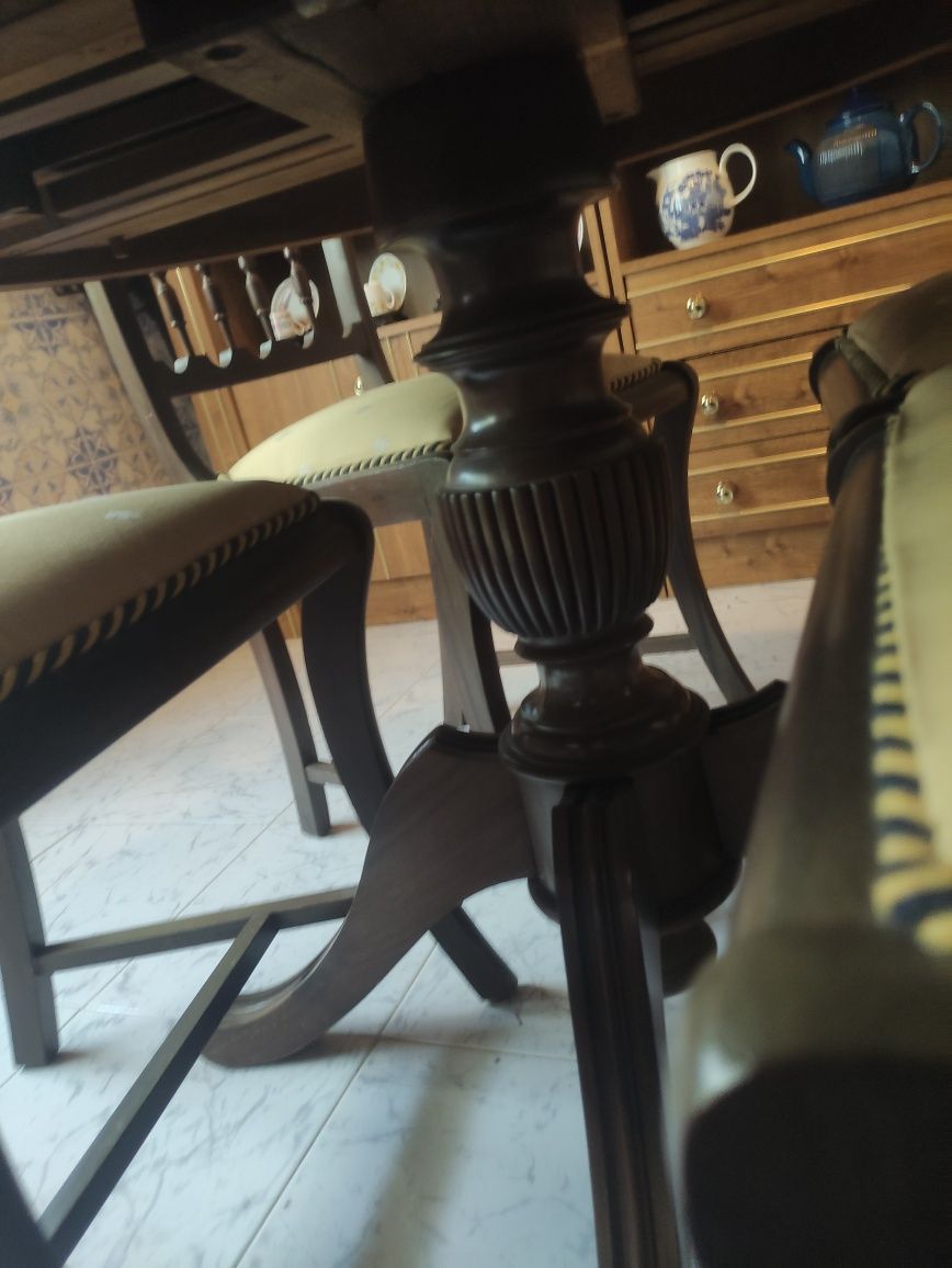 Mesa e cadeiras Madeira