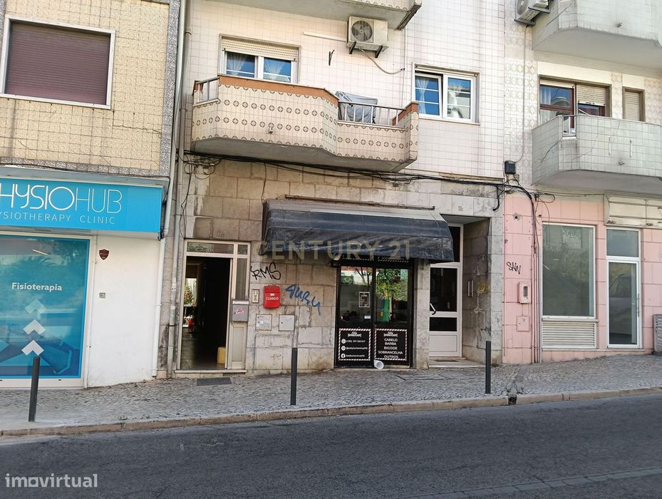 Oportunidade de Investimento em Almada – Espaço versátil com rendiment