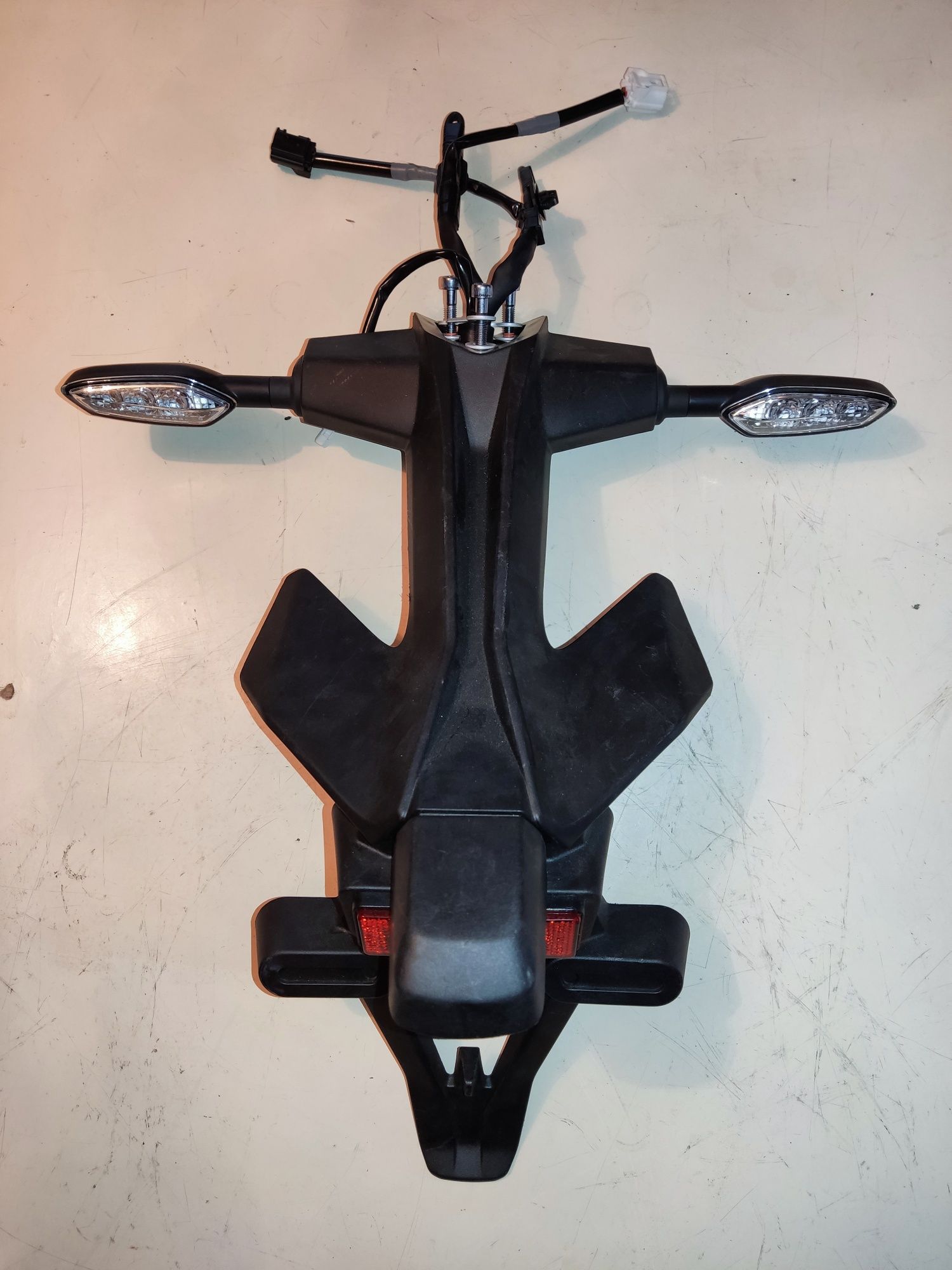Yamaha R1 R1M RN 32 65 uchwyt kierunkowskazy
