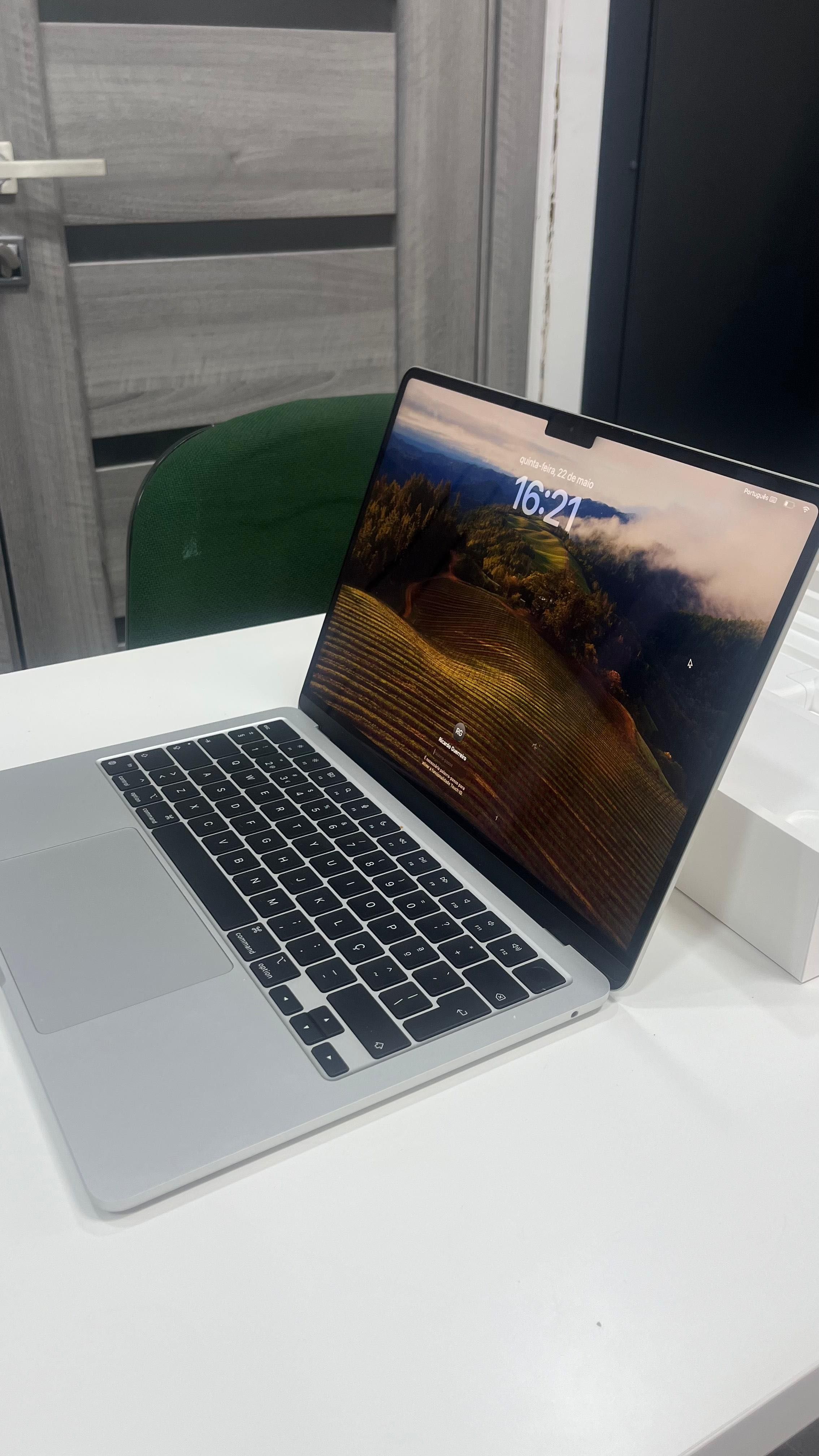 MacBook Air M3 - 2024