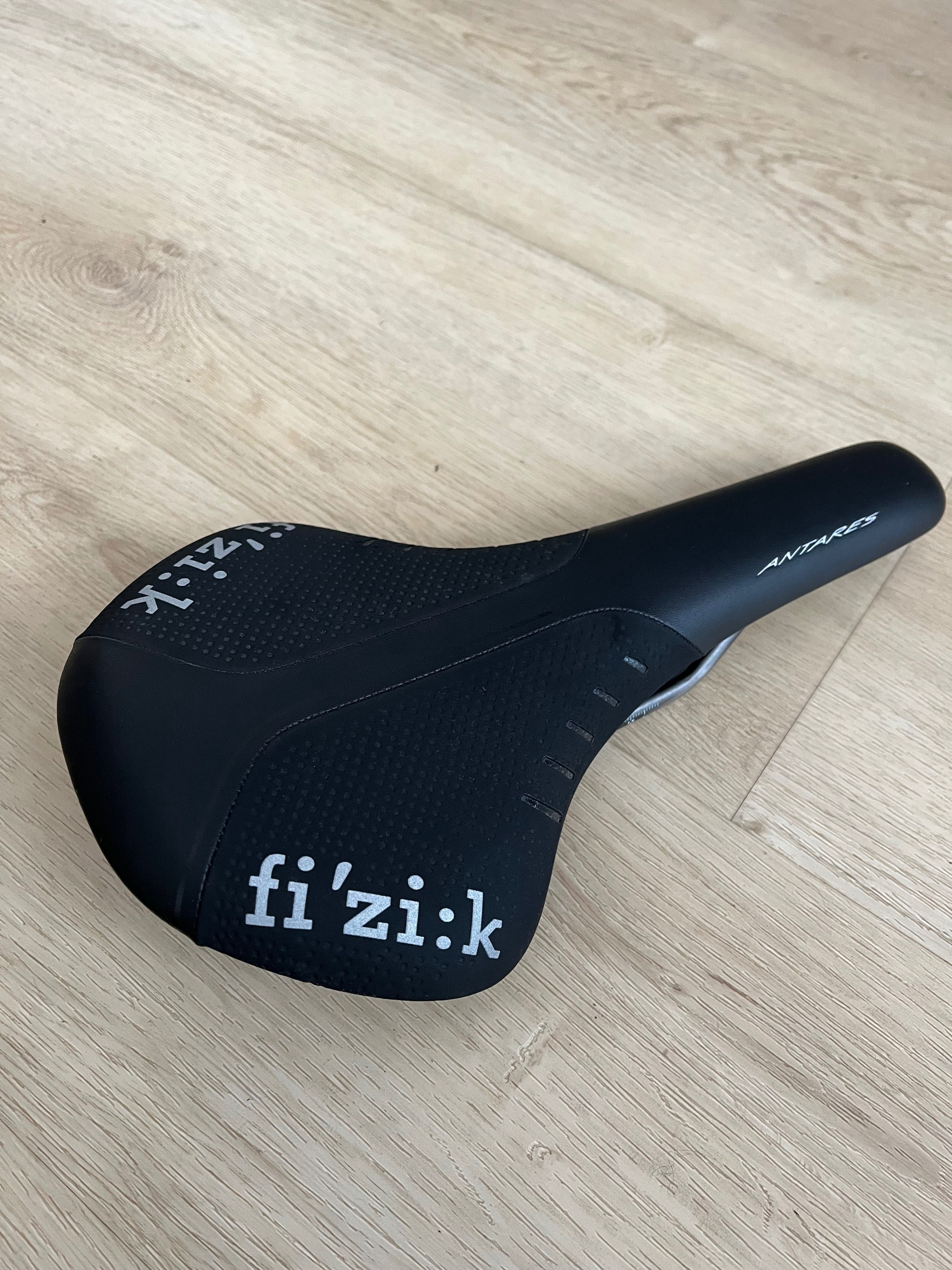 Siodełko fizik Antares r3 large
