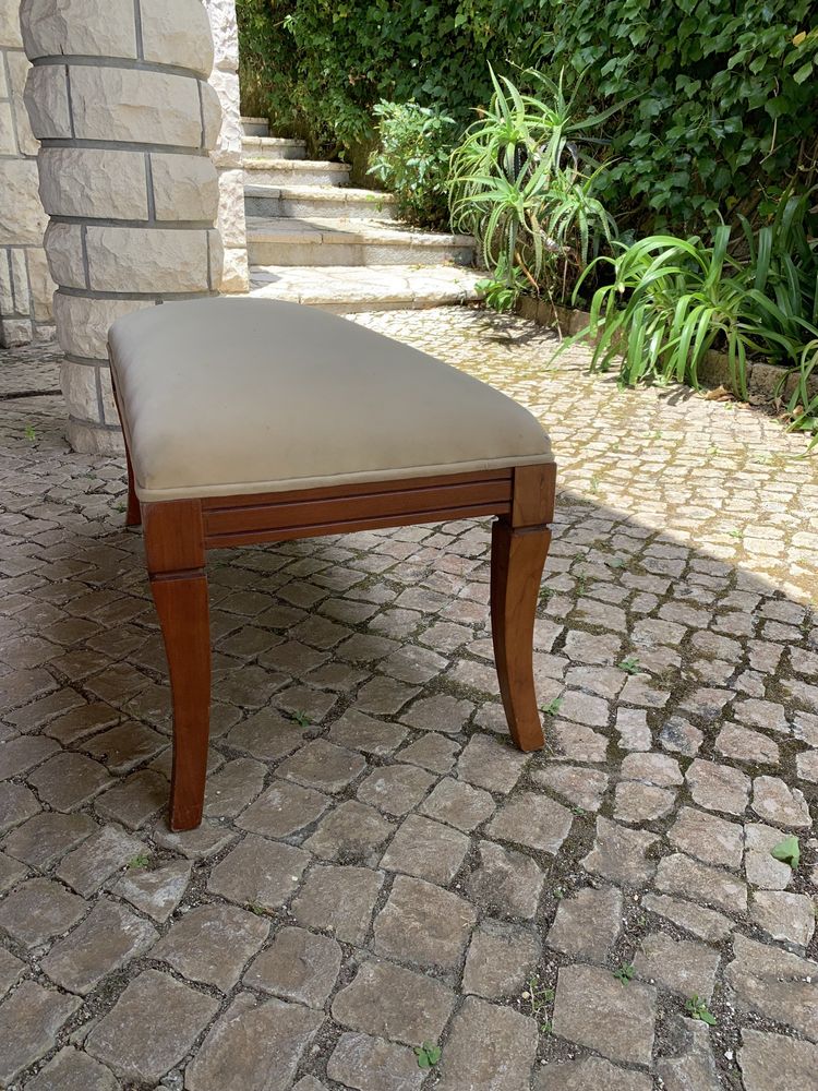 Banquinho madeira e veludo