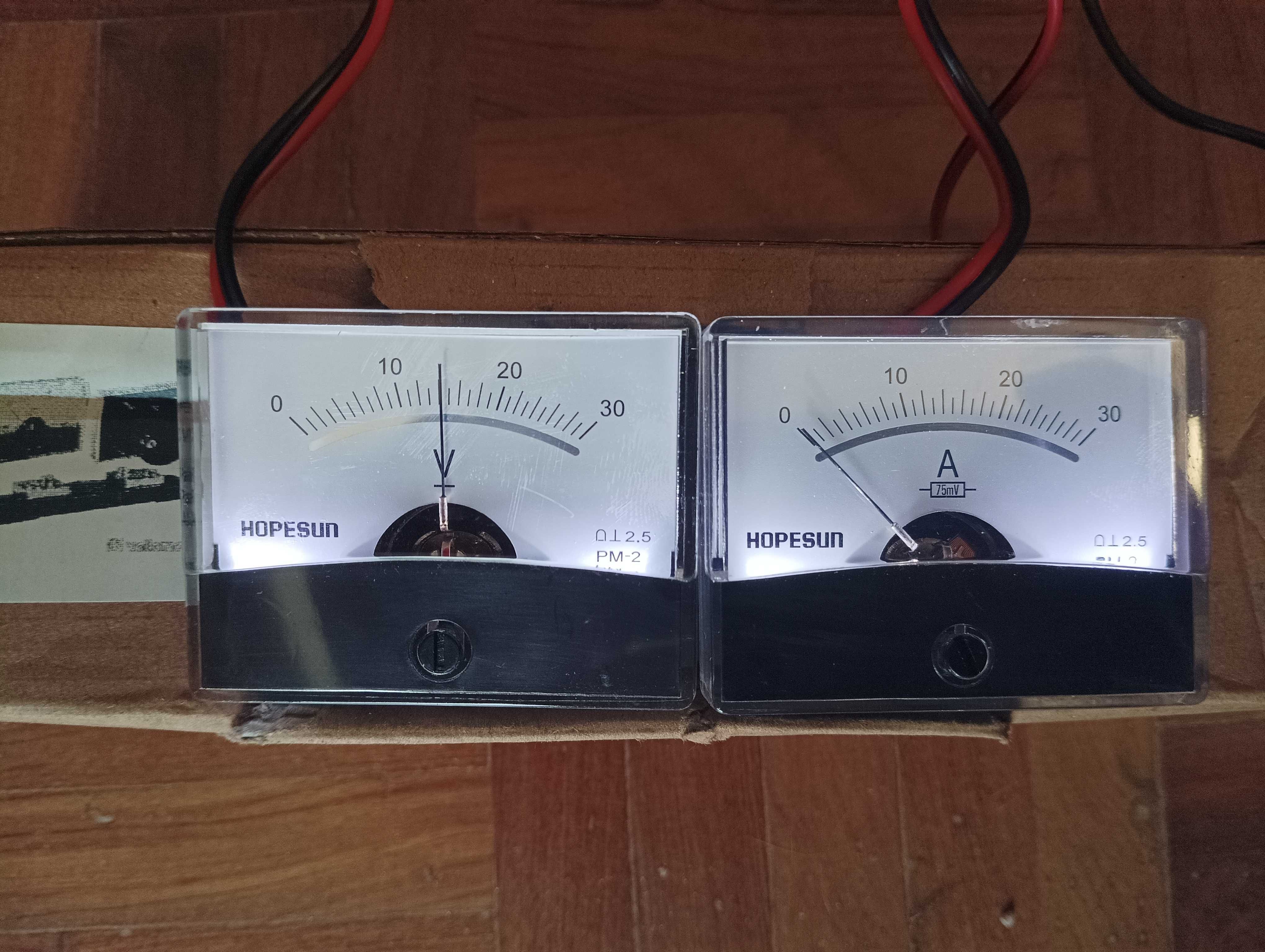 Fonte de Alimentação 13.8V DC 30A com Voltímetro e Amperímetro