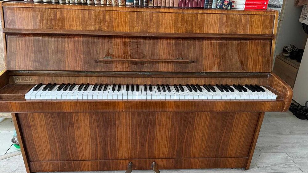 Pianino Calisia M 105 z lat 60-tych