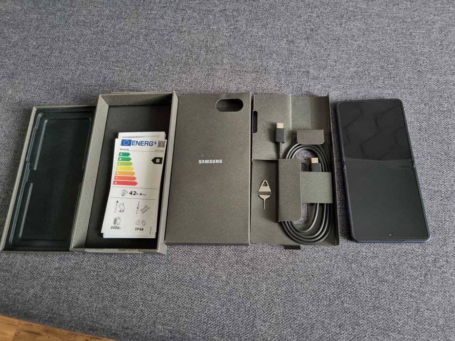 Samsung Galaxy Z Flip 7, 256 GB używany 5 dni