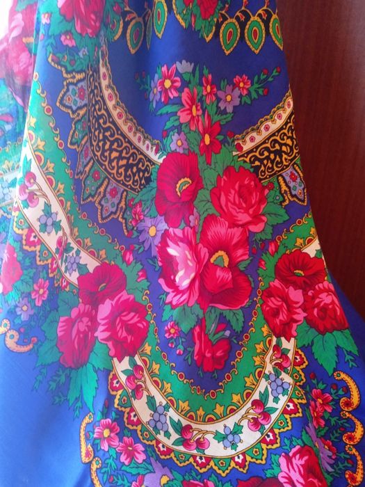 Продам дві великих хустки