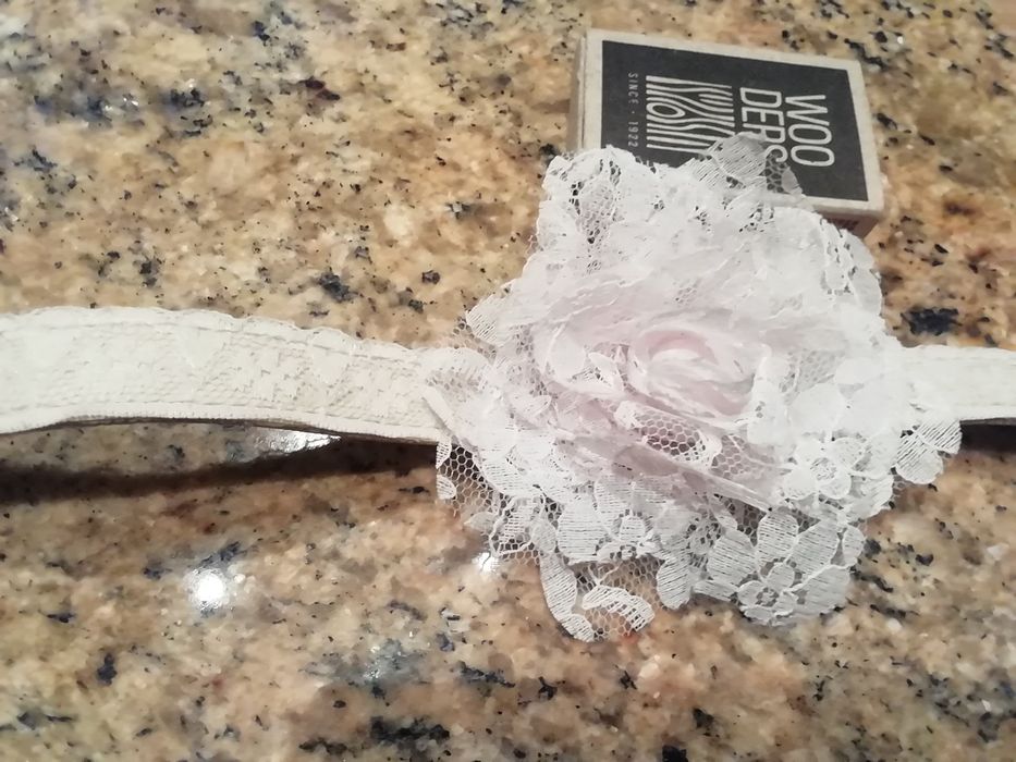 Choker   z   różą