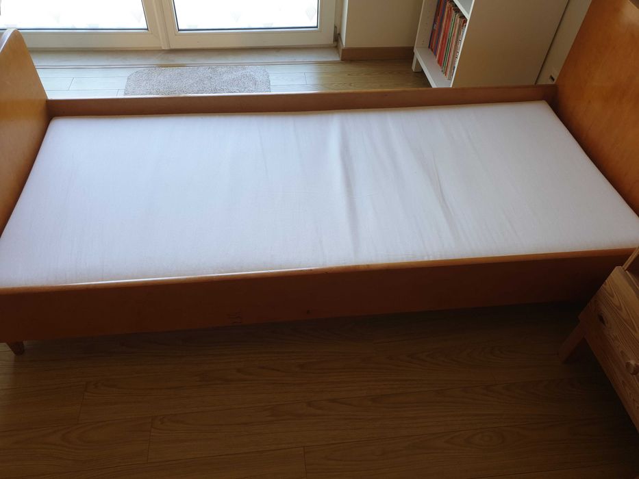 Colchão orgânico Prolana Nele da Alemanha e cama e mesa de cabeceira