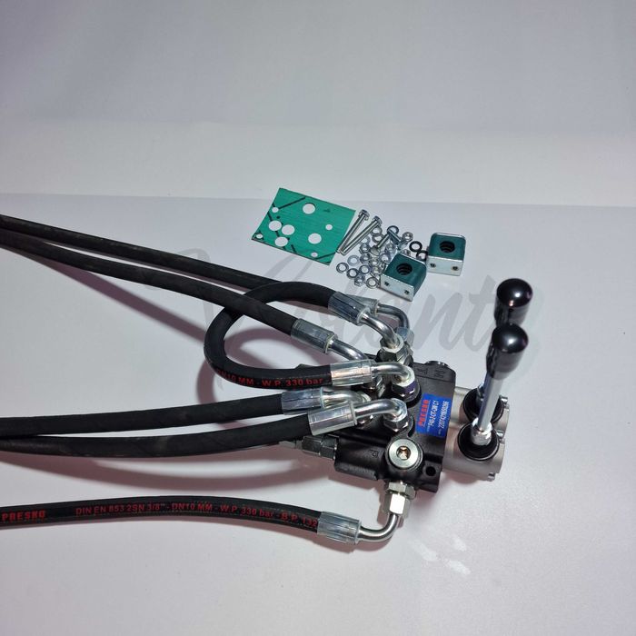 Rozdzielacz 2 Sekcje C-330 Hydrauliczny Zewnętrzny Skręcane Gniazda