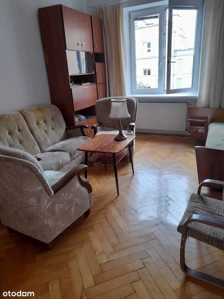 Dwa pokoje-Marszałkowska 128, 60m2, 4 piętro z windą.