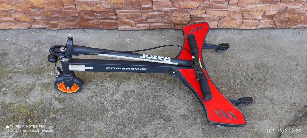 Триколісний самокат дріфтовий. Razor power wing