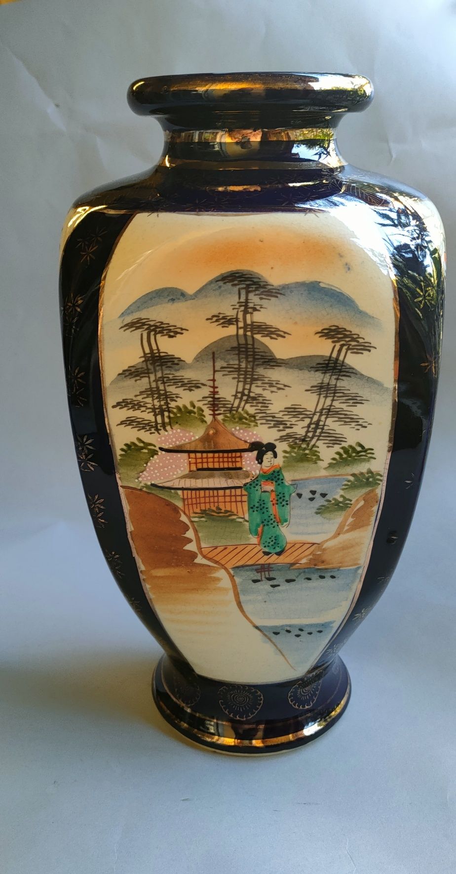Антикварная фарфоровая ваза Сацума конца эпохи Эдо