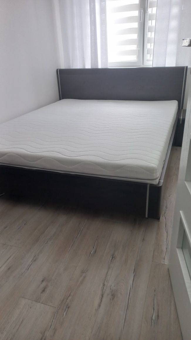 Sypialnia łóżko 160*200, szafka nocna gratis