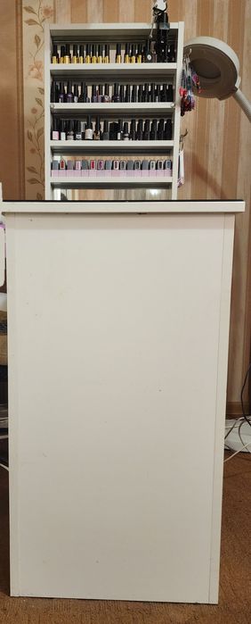 Продам стол для маникюра. В комплекте к нему комод.
