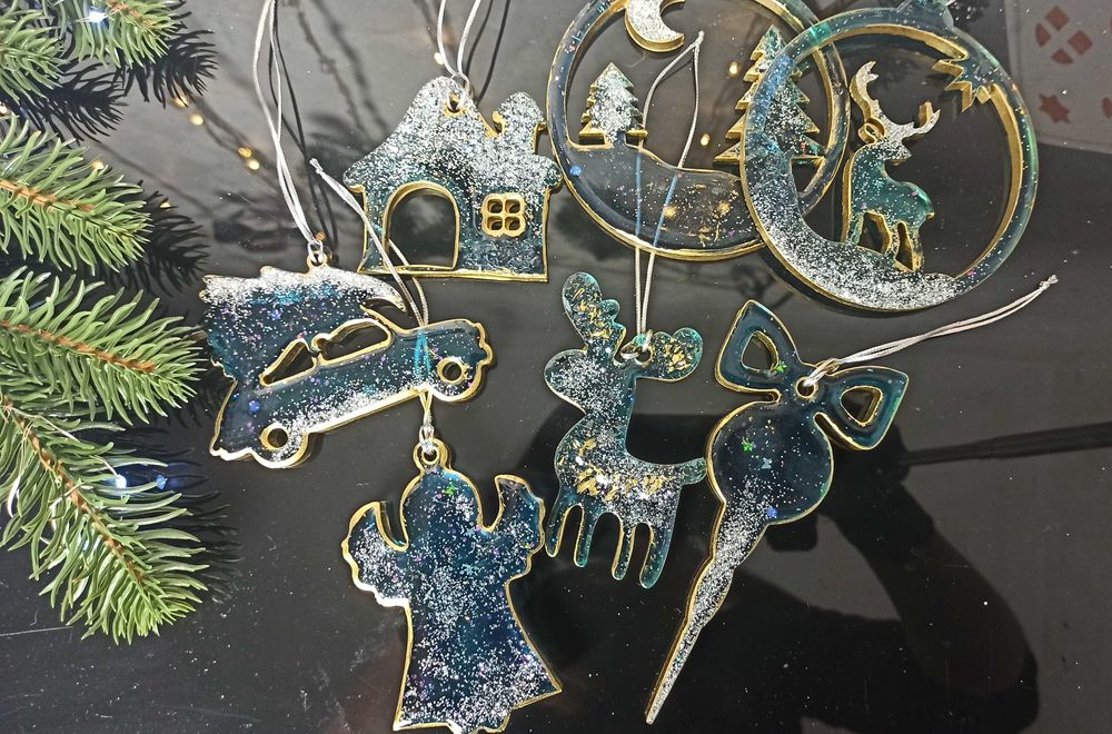 Новорічні іграшки