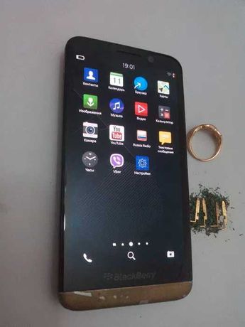 Смартфон BlackBerry Z30 под перепрошивку