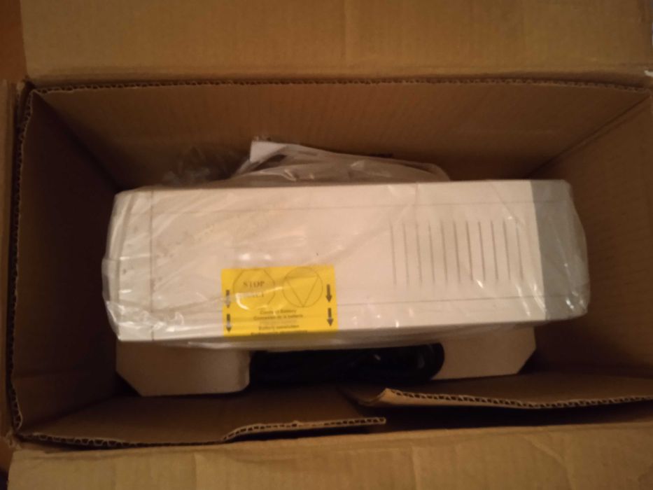 Ups em caixa, nunca usada, não respondo a mensagem, nem faço entregas.