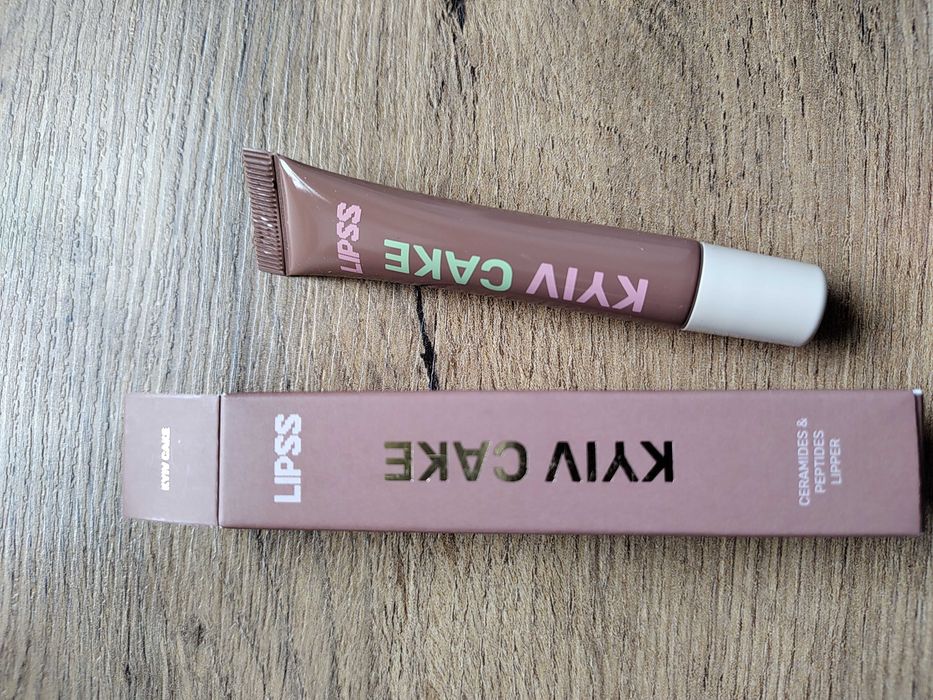 Balsam do ust Lipper Kyiv Cake Lip Balm firmy LIPSS