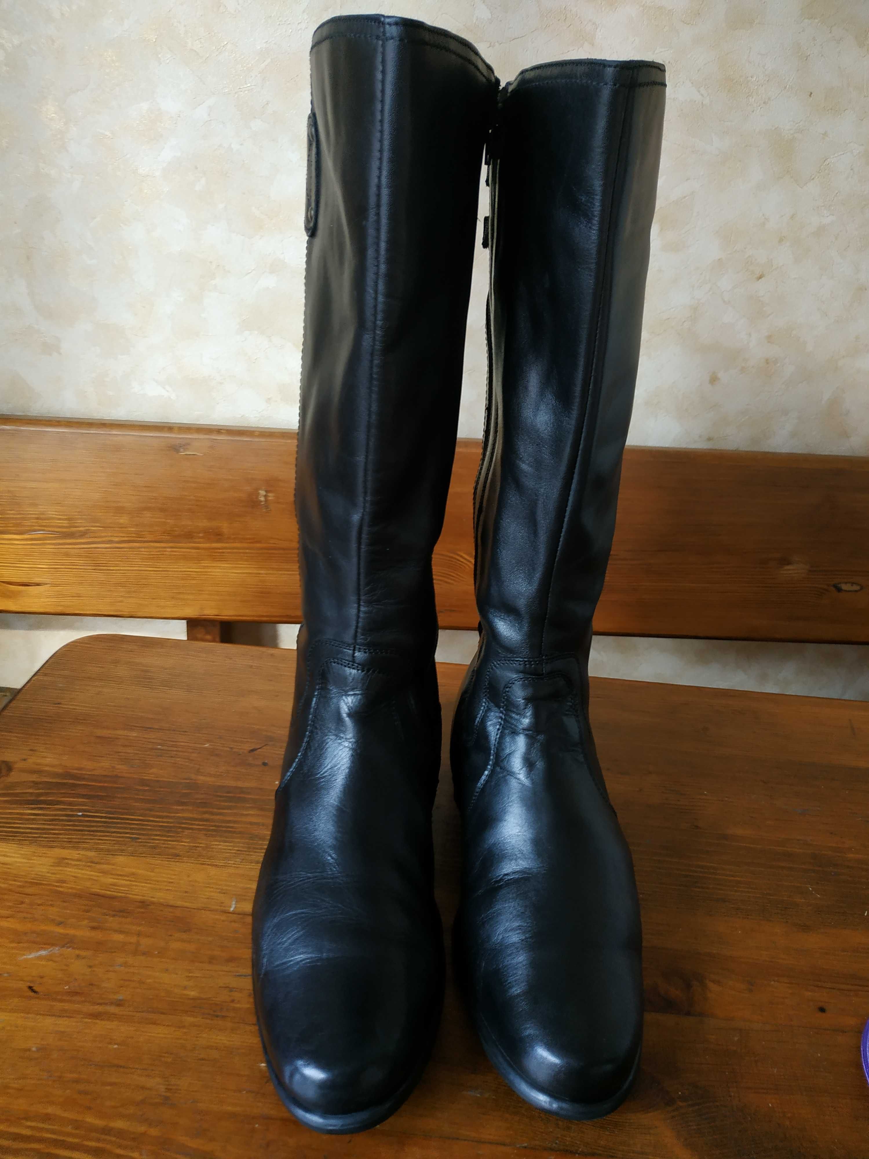Качественные кожаные женские сапоги 44 размера на низком ходу (29,5см)