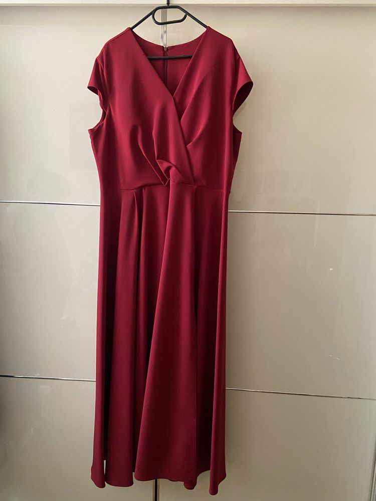 Sukienka wieczorowa bordowa plus size