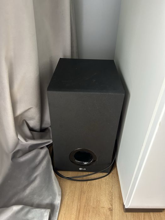 Zestaw soundbar LG  z głośnikiem tuba