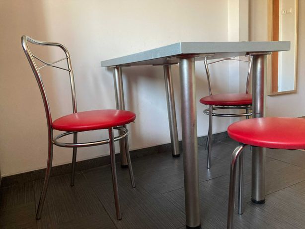 Stół szary 100x55 + 2 krzesła + taboret