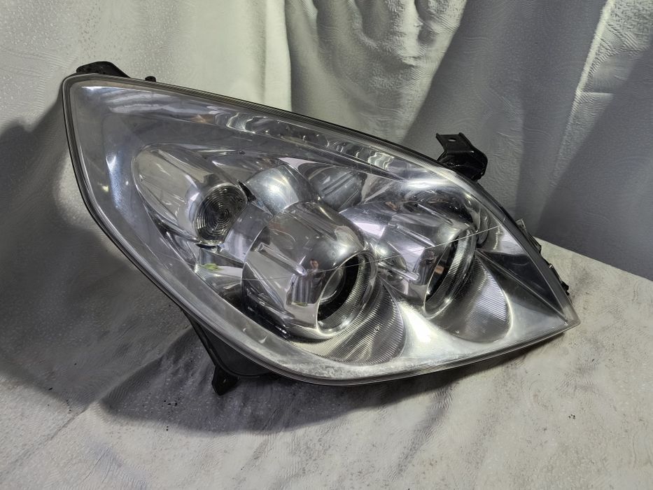 Lampa prawa Opel Vectra C Signum Europa przód reflektor