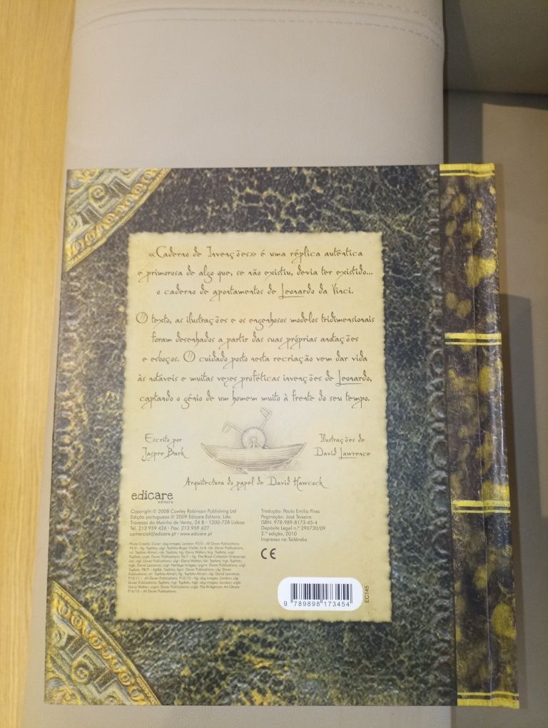 Livro"Caderno de Invenções Leonardo da Vinci"