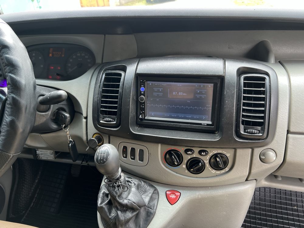 Opel Vivaro Long пассажир 9 мест , 2.0 мотор , 6 ступка ,