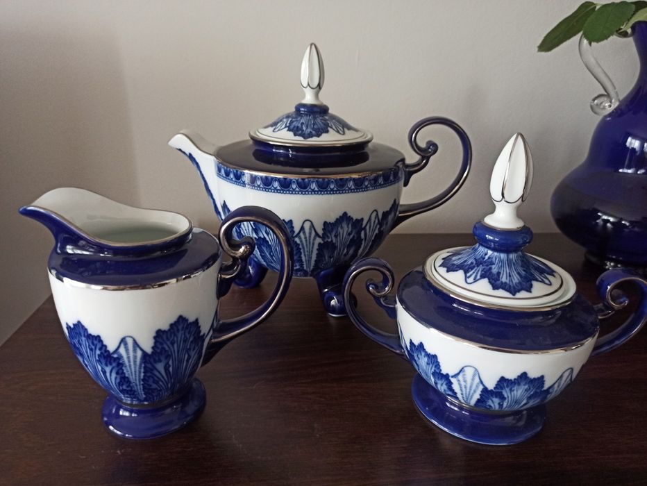 Kobaltowo-biały porcelanowy zestaw