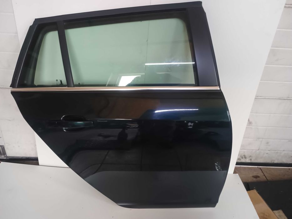 Prawe tylne drzwi Opel Insignia A kombi zielone Z30V 2015r.