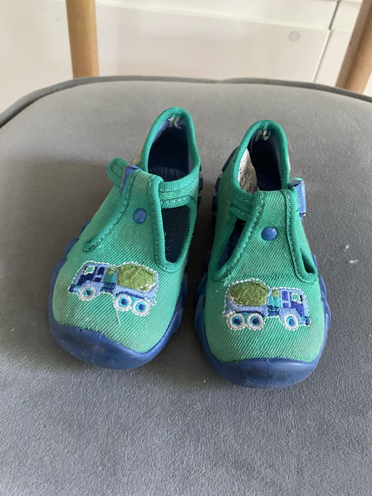 Befado kapcie papcie paputki 19 buty domowe zapinane