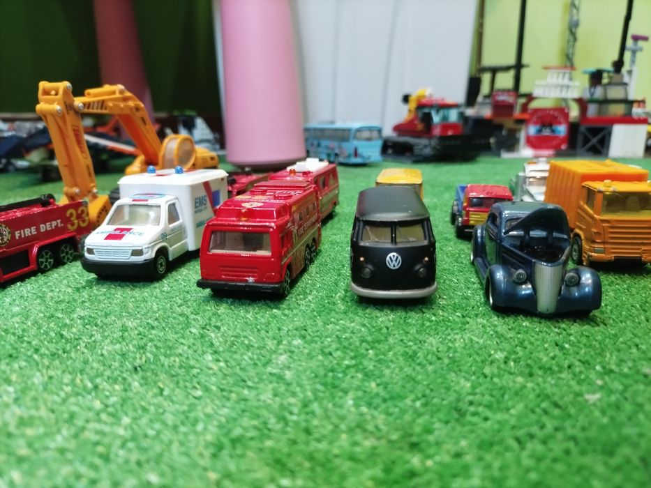 Продам маленькі модельки машинок