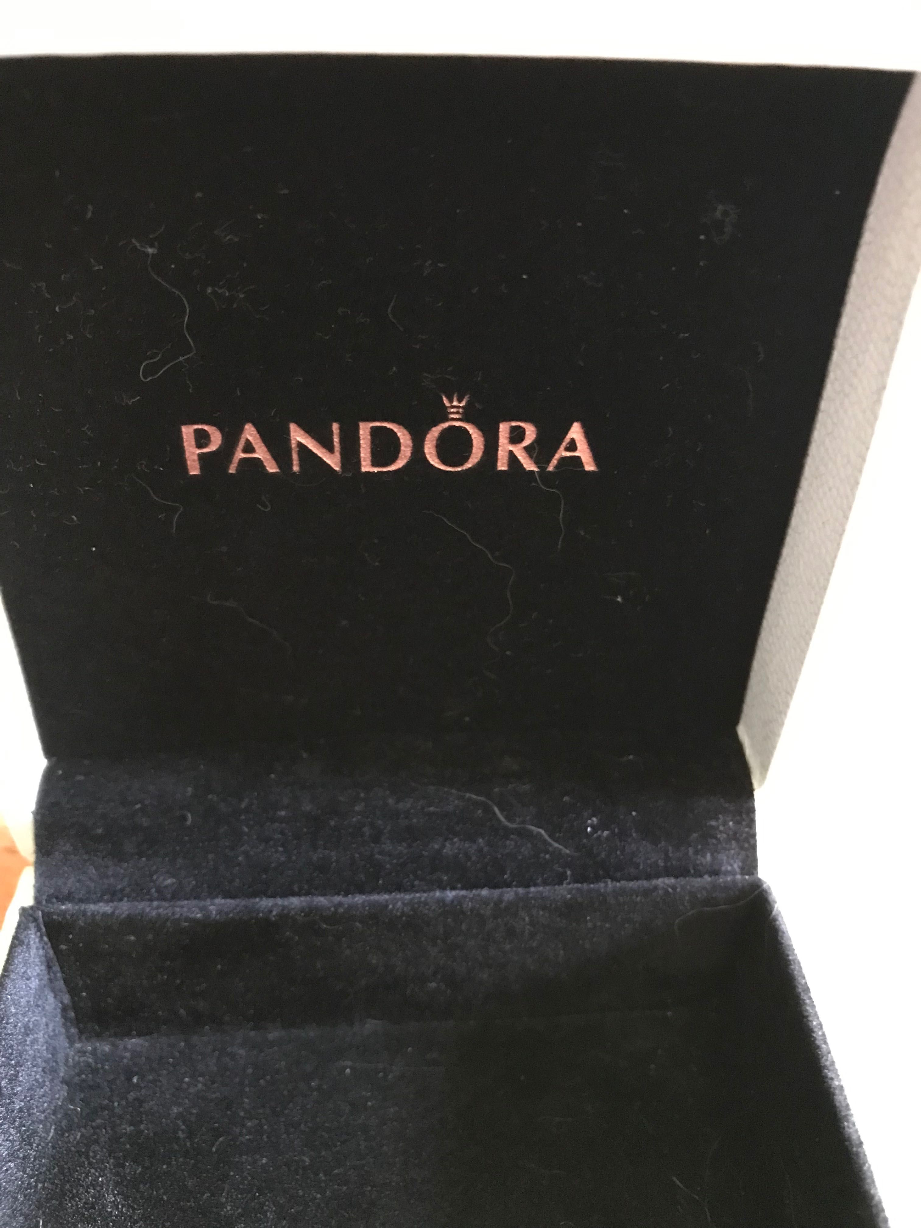 Подарункова коробочка від PANDORA