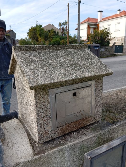 Caixa de correio em granito