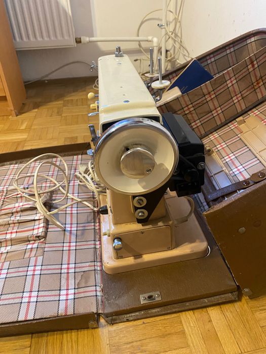 Maszyna do szycia Łucznik w walizce