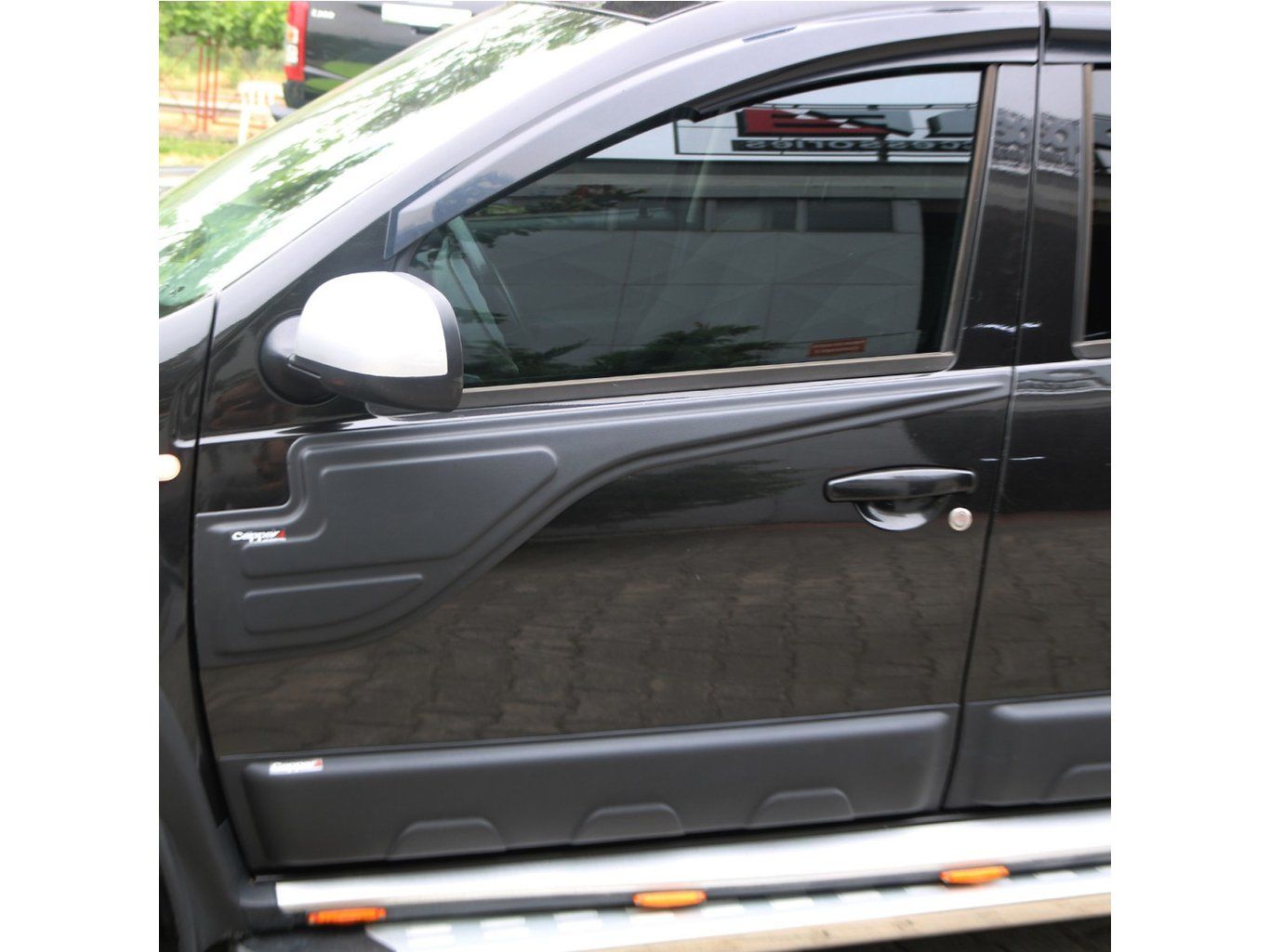Renault Duster 2008-2018 Верхні накладки молдинги на двері (2 шт)